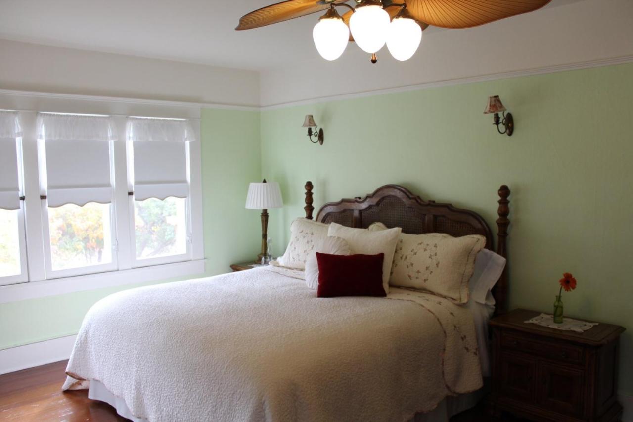 | Lady Geneva Bed & Breakfast