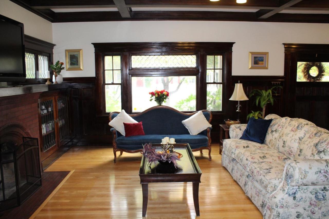 | Lady Geneva Bed & Breakfast