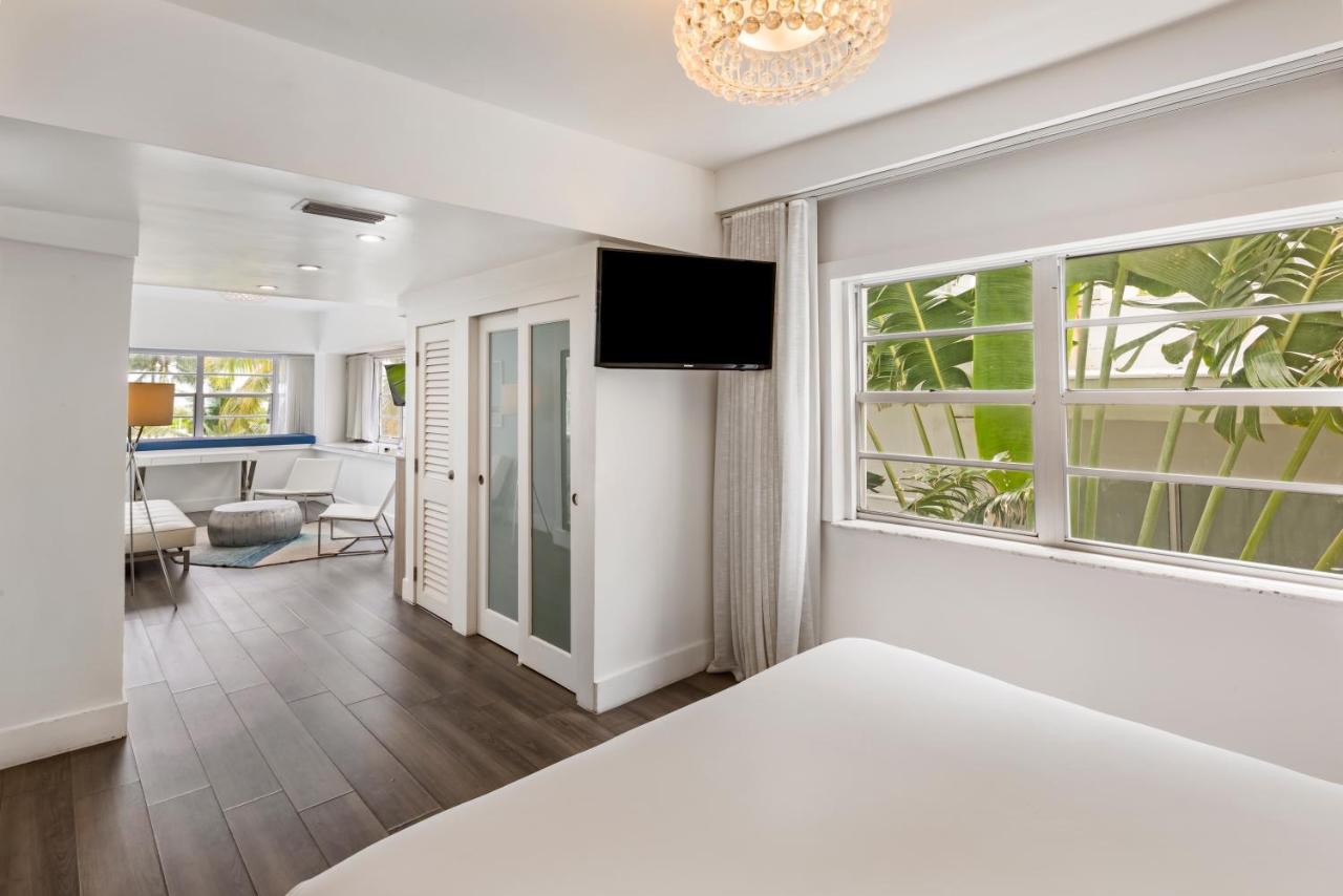 Ocean Corner Suite with King Bed at The Penguin Hotel