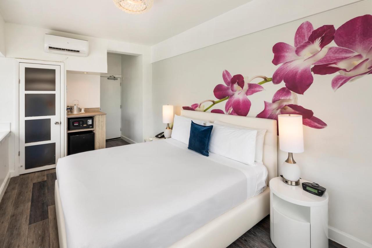 King Room with Sea View at The Penguin Hotel