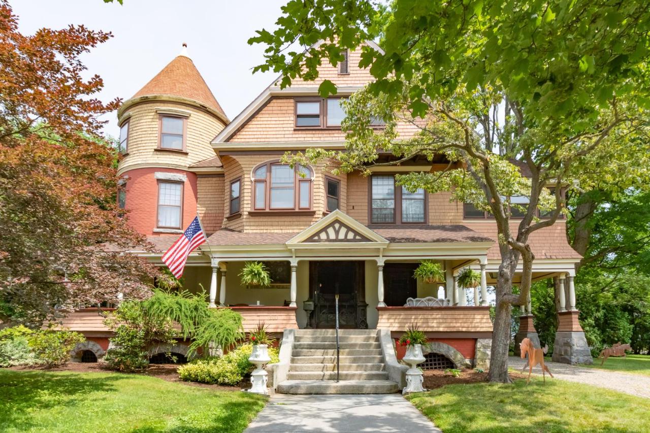  | Saratoga Dreams Bed and Breakfast