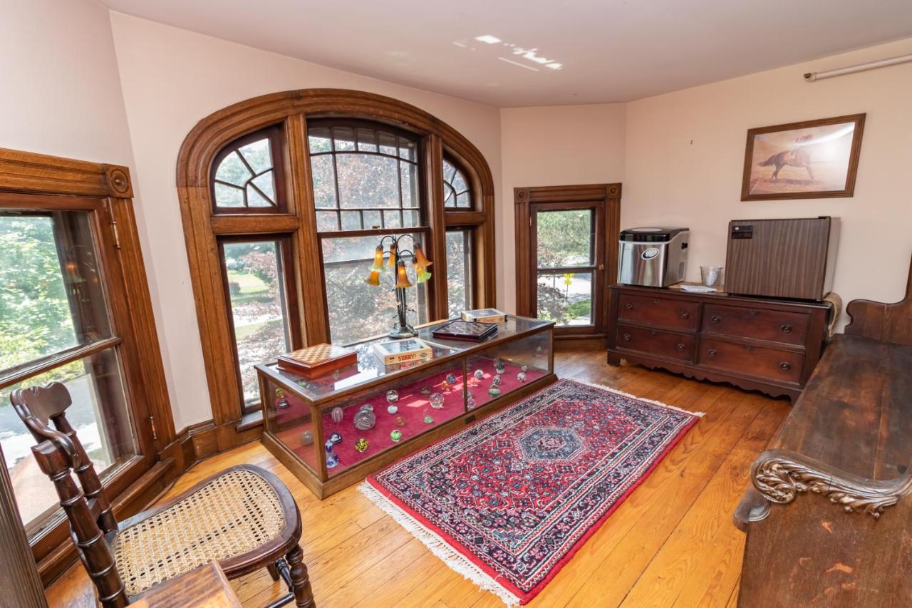 | Saratoga Dreams Bed and Breakfast