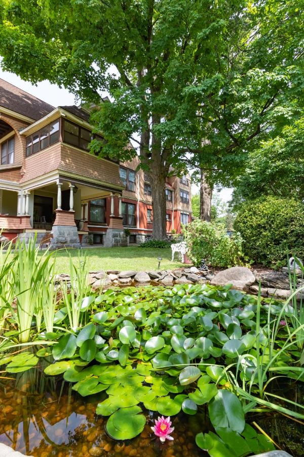 | Saratoga Dreams Bed and Breakfast