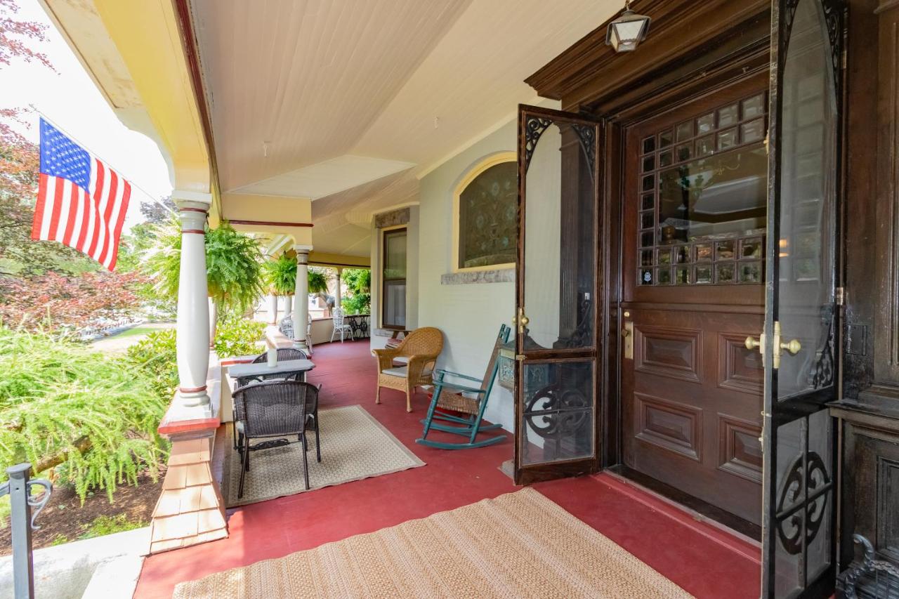 | Saratoga Dreams Bed and Breakfast