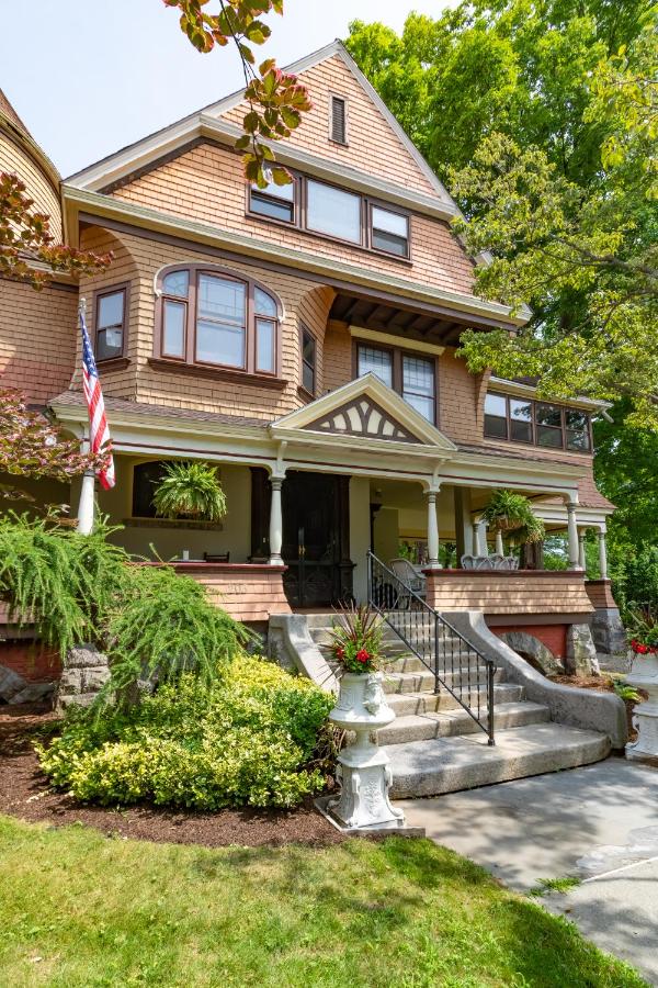 | Saratoga Dreams Bed and Breakfast