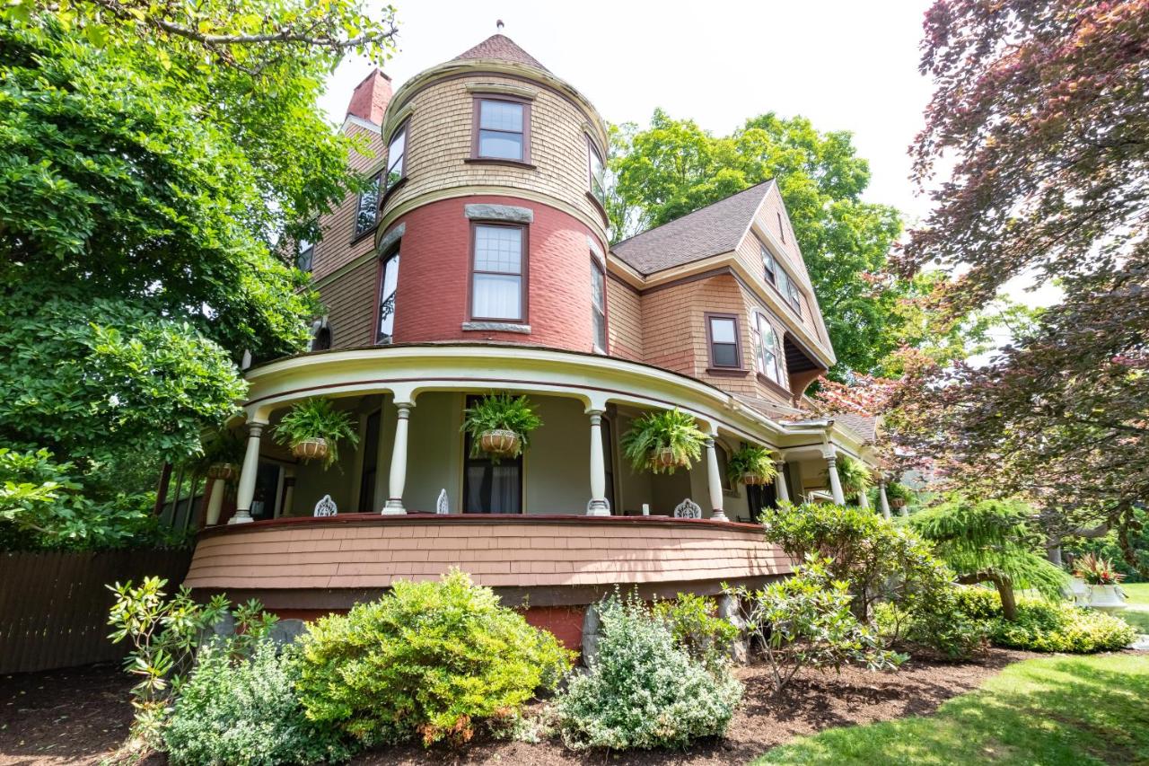 | Saratoga Dreams Bed and Breakfast