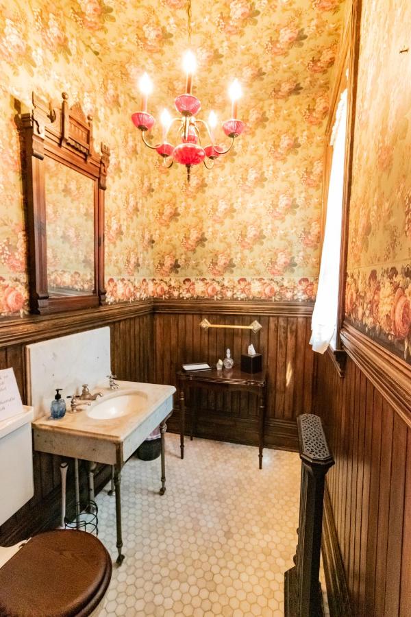 | Saratoga Dreams Bed and Breakfast