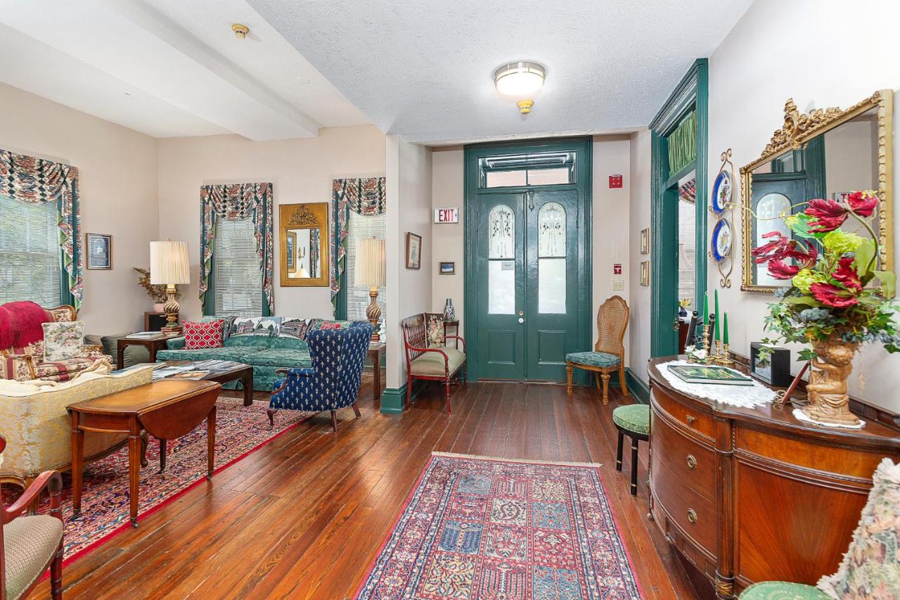 | Spencer House Inn