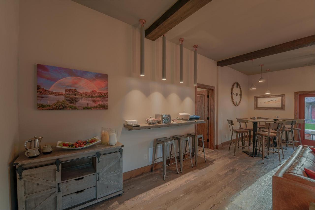  | Golden Stone Inn