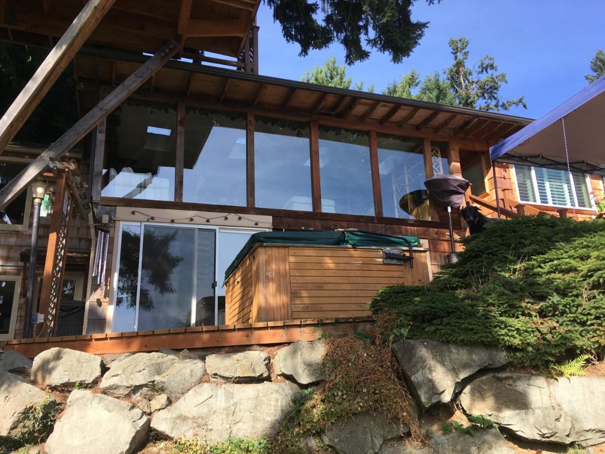 | Cottage Lake Bed and Breakfast