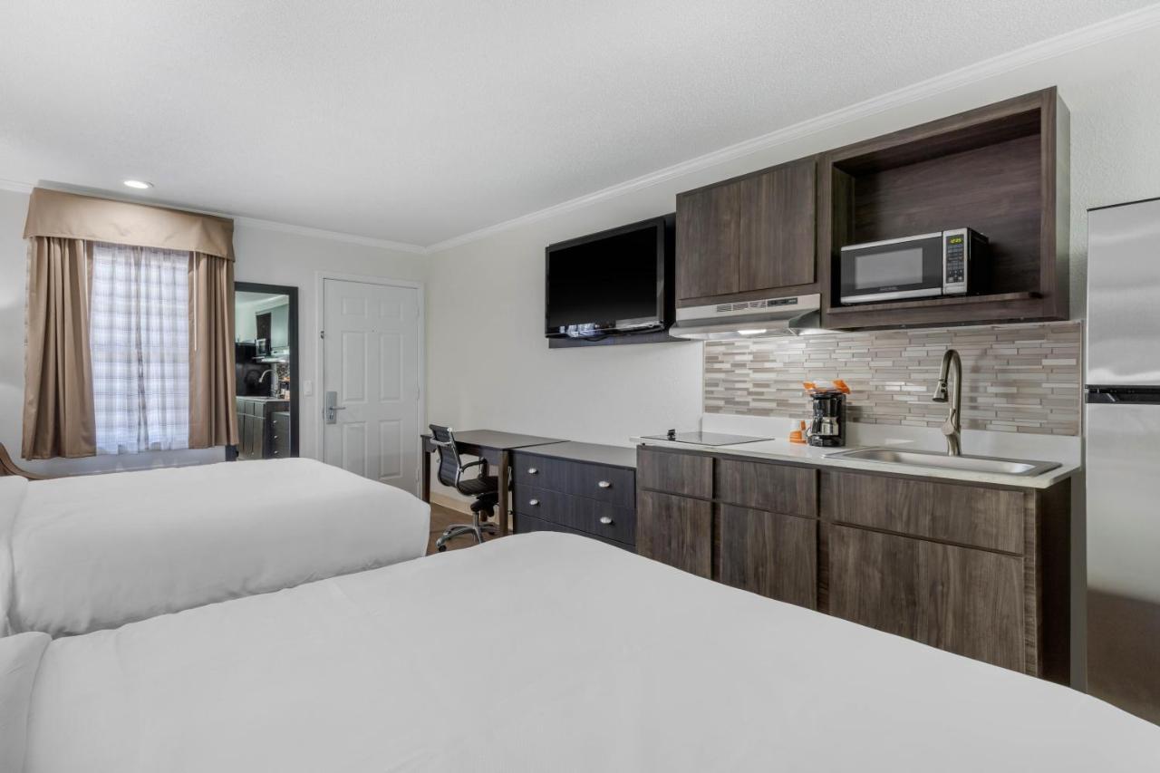 Standard Queen Room with Two Queen Beds - Smoking at Suburban Studios at the University