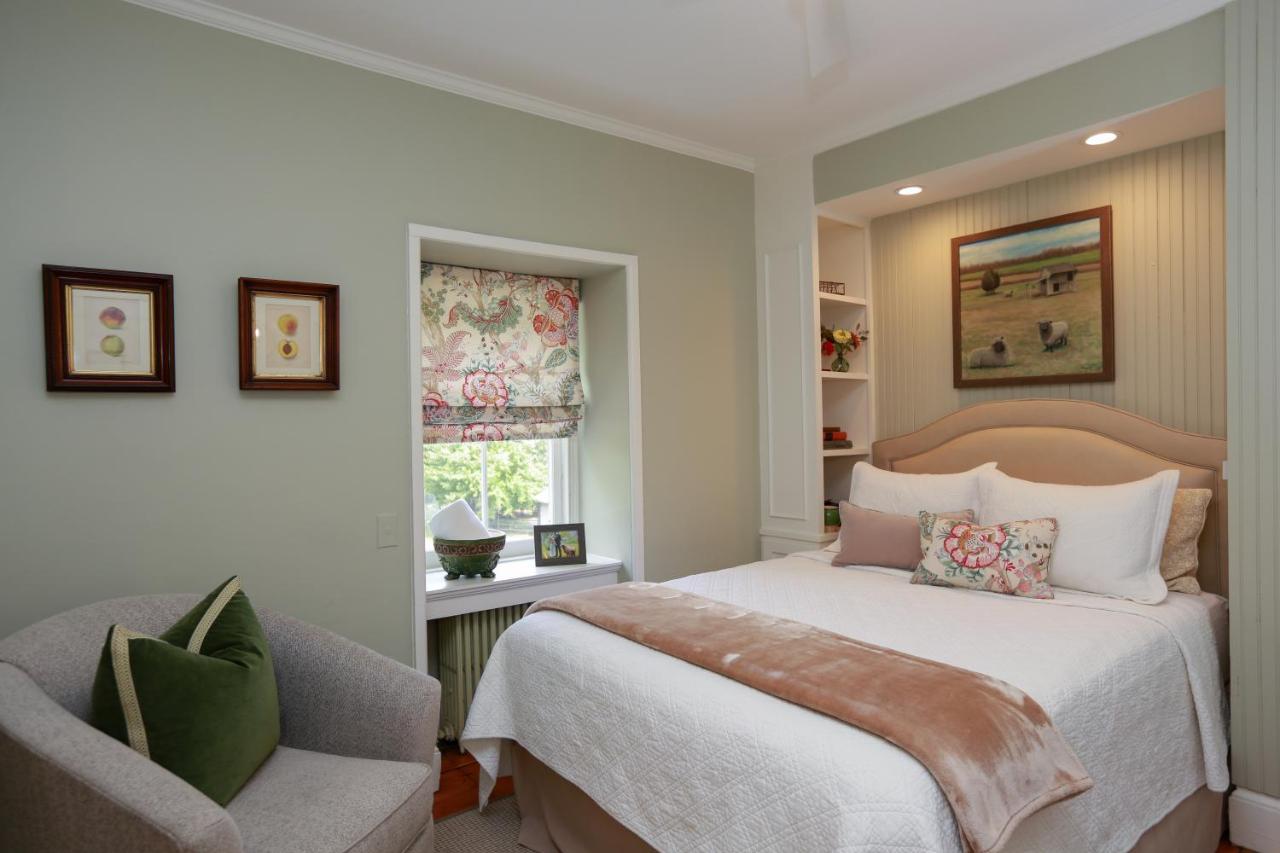 | Woolverton Inn