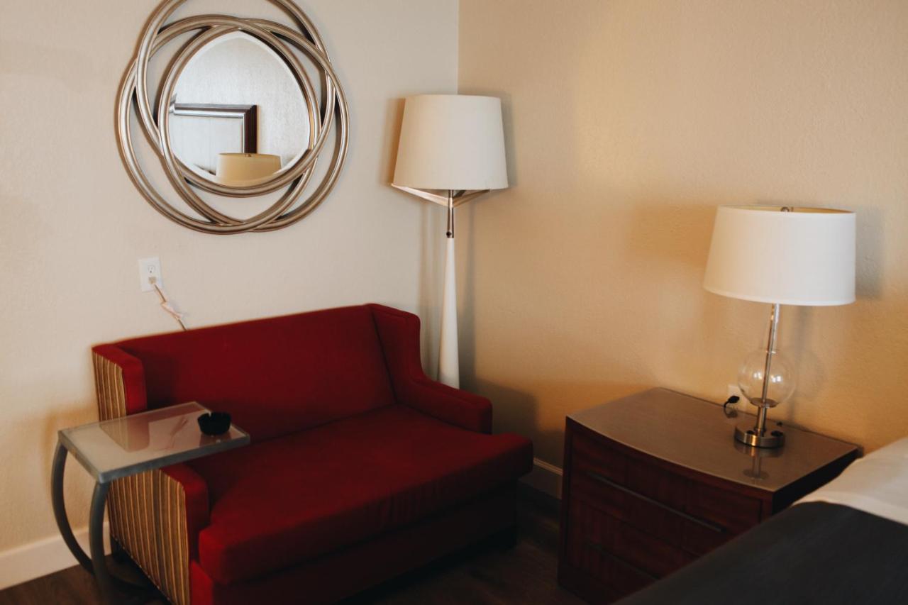 King Room (Remodeled) - Smoking at All Seasons Inn & Suites