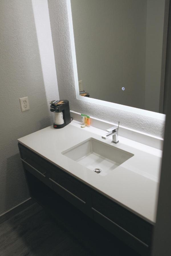 King Room (Remodeled) - Smoking at All Seasons Inn & Suites