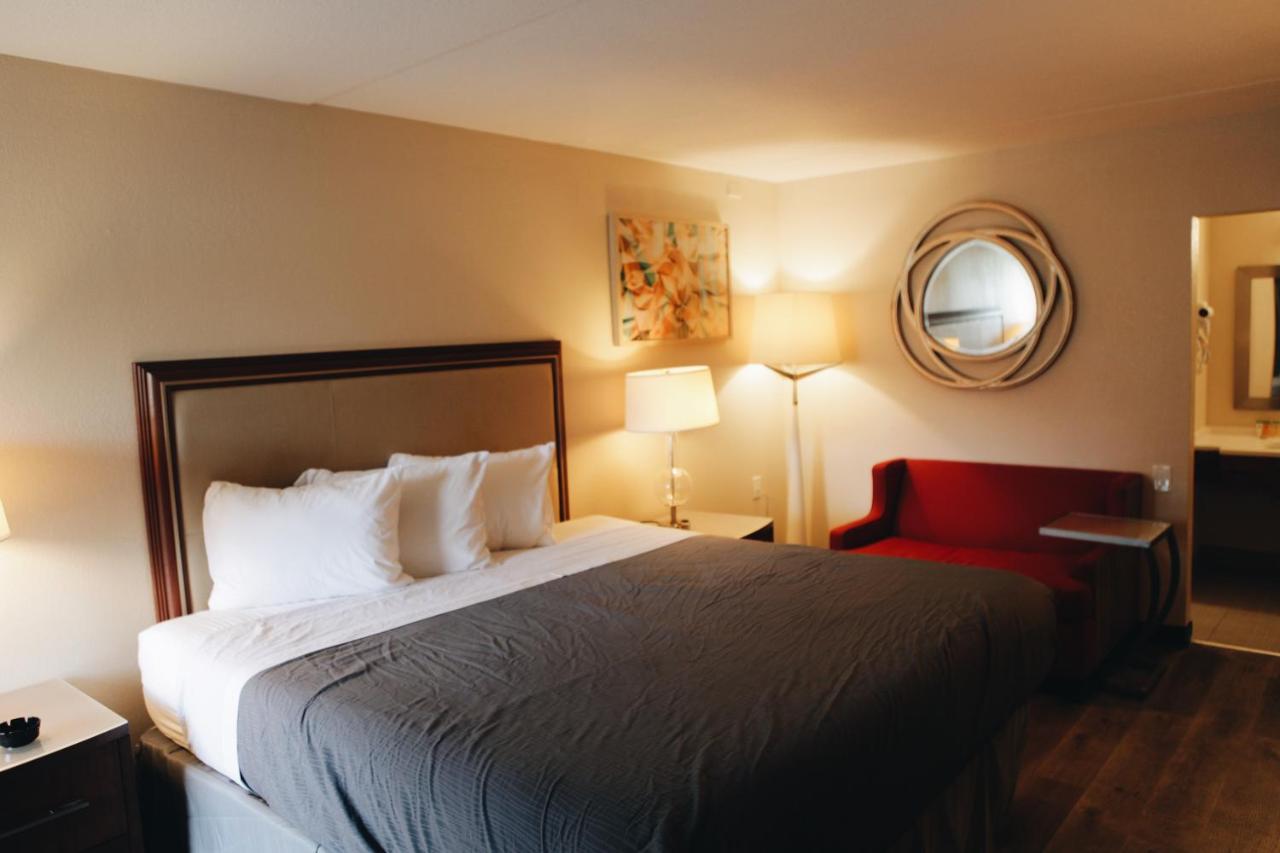 King Room (Remodeled) - Smoking at All Seasons Inn & Suites