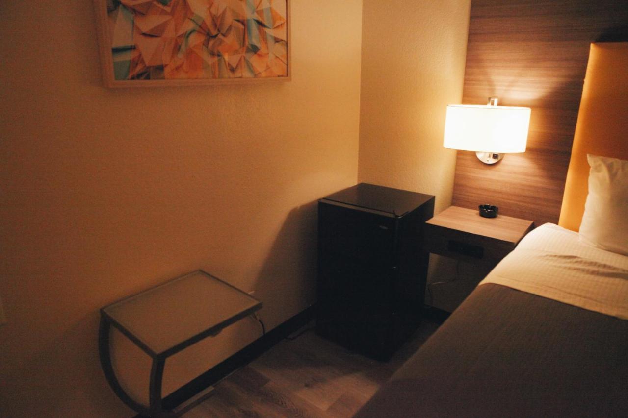 King Room (Remodeled) - Smoking at All Seasons Inn & Suites