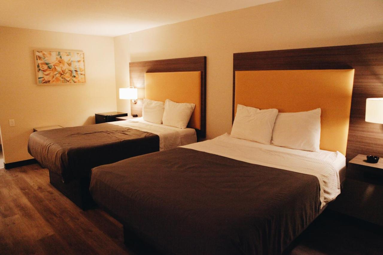 Two Double Beds (Remodeled) - Smoking at All Seasons Inn & Suites