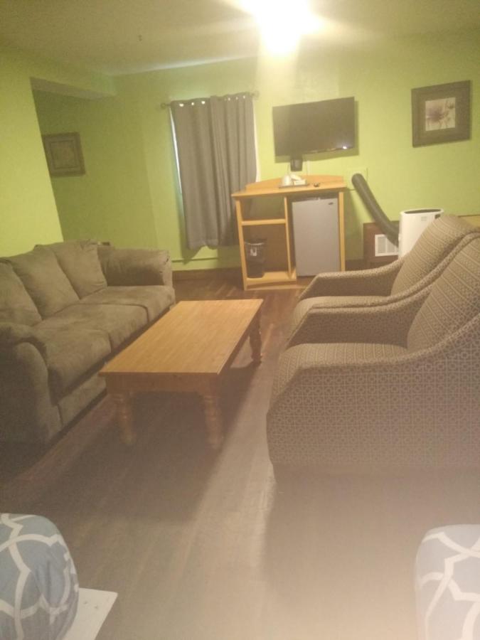 | Econo Inn