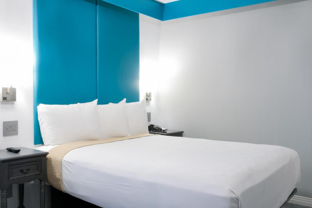 Deluxe King Suite at Tilbury Inn