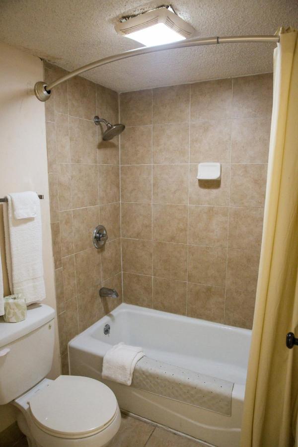 Double Queen Non-Smoking Guestroom at Florence Express Inn