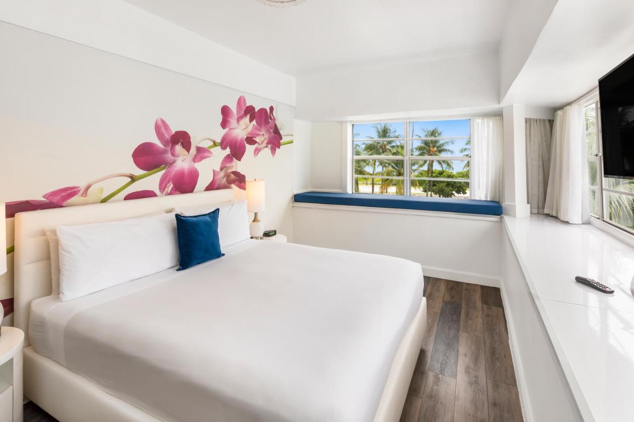 King Room with Sea View at The Penguin Hotel