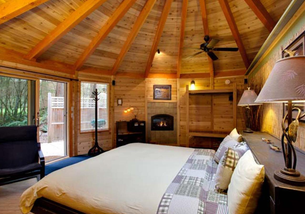 | Stormking Hotel
