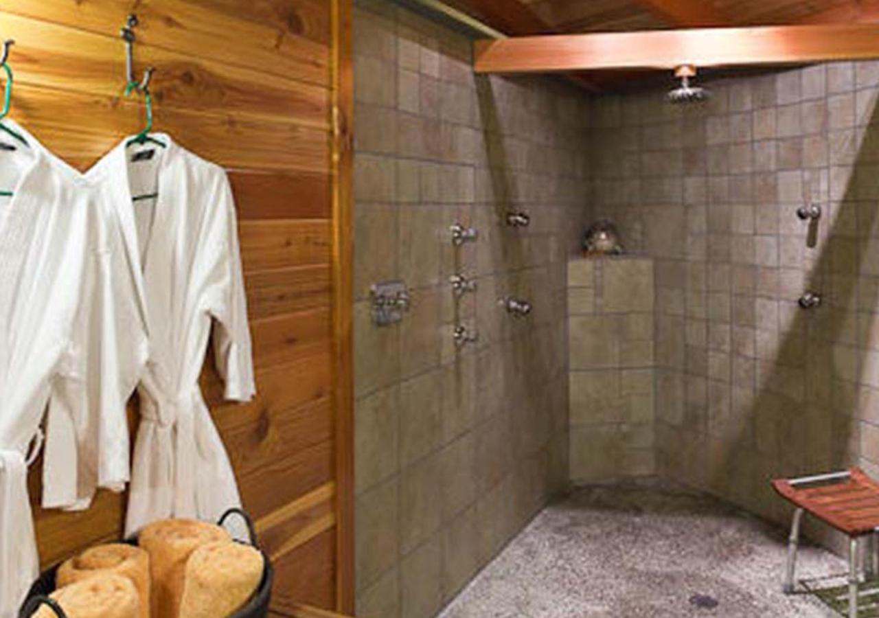 | Stormking Hotel