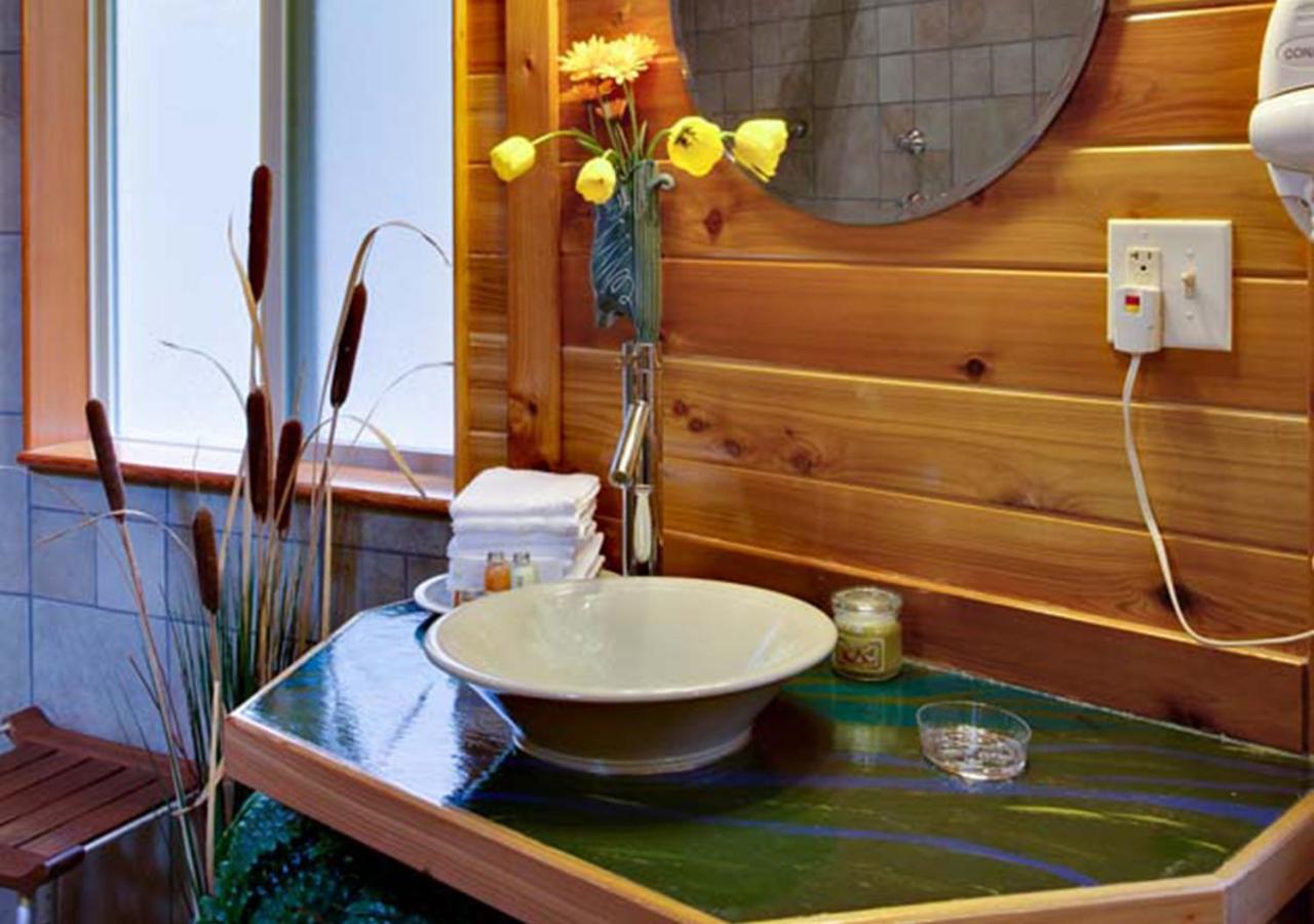 | Stormking Hotel