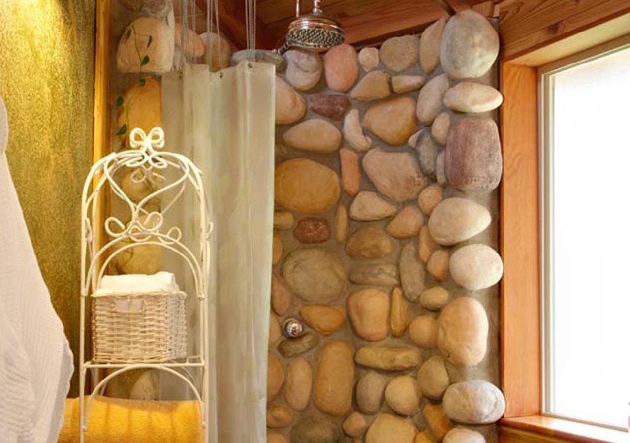 | Stormking Hotel