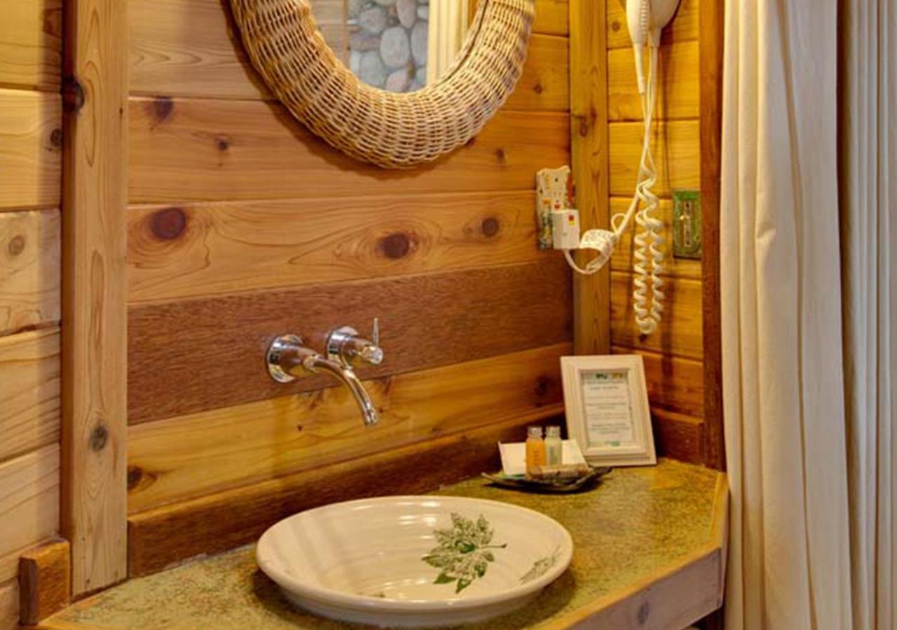 | Stormking Hotel