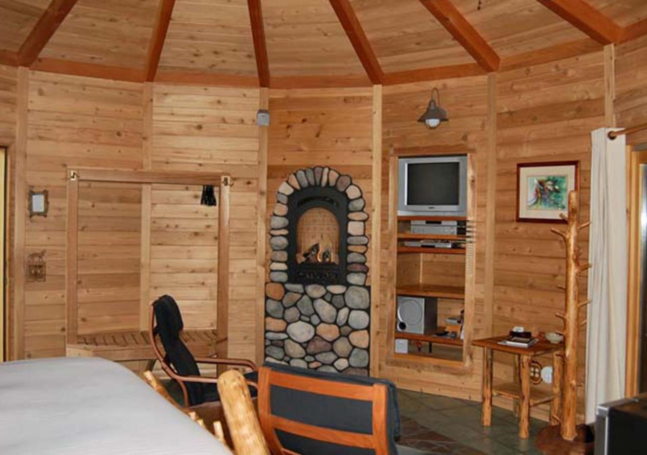 | Stormking Hotel