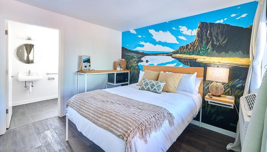  | Kenton Hotel