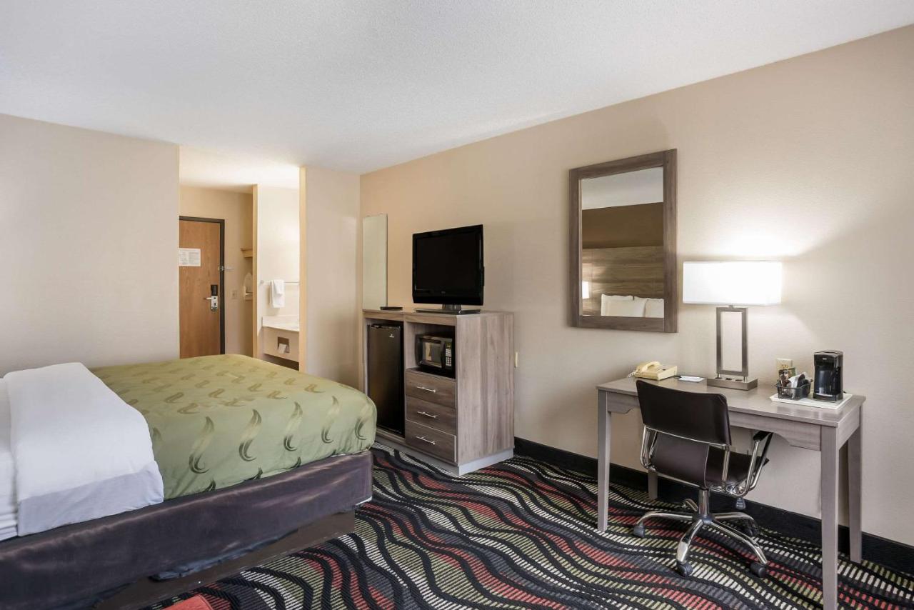 Business King Room at Quality Inn Cedar Rapids South
