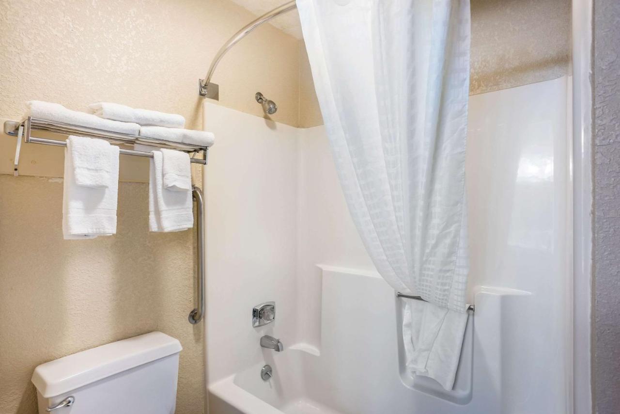 Queen Room with Two Queen Beds - Non-Smoking at Quality Inn Cedar Rapids South