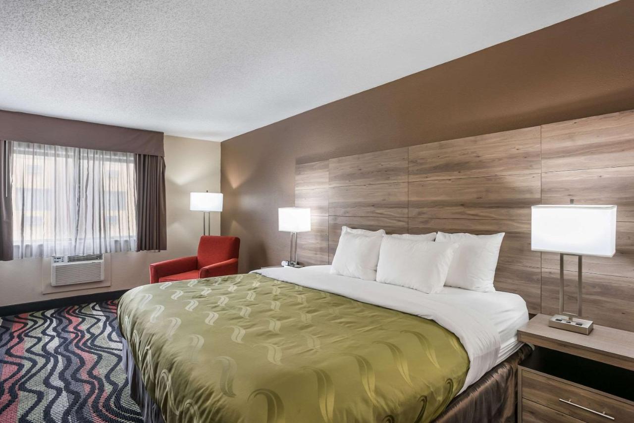 Business King Room at Quality Inn Cedar Rapids South