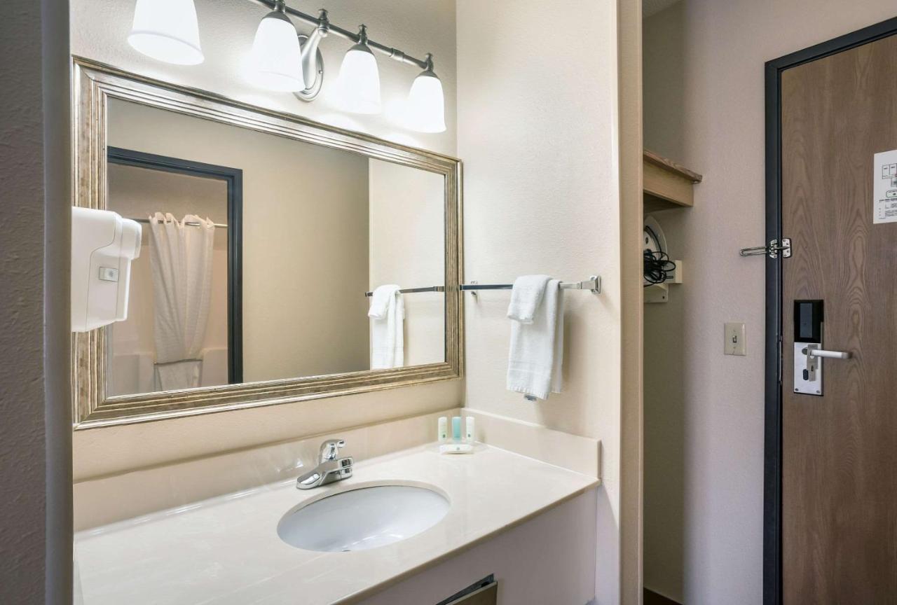 Queen Room with Two Queen Beds - Non-Smoking at Quality Inn Cedar Rapids South