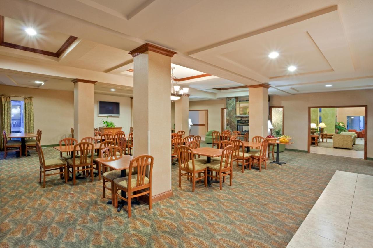  | Triple Play Resort Hotel & Suites