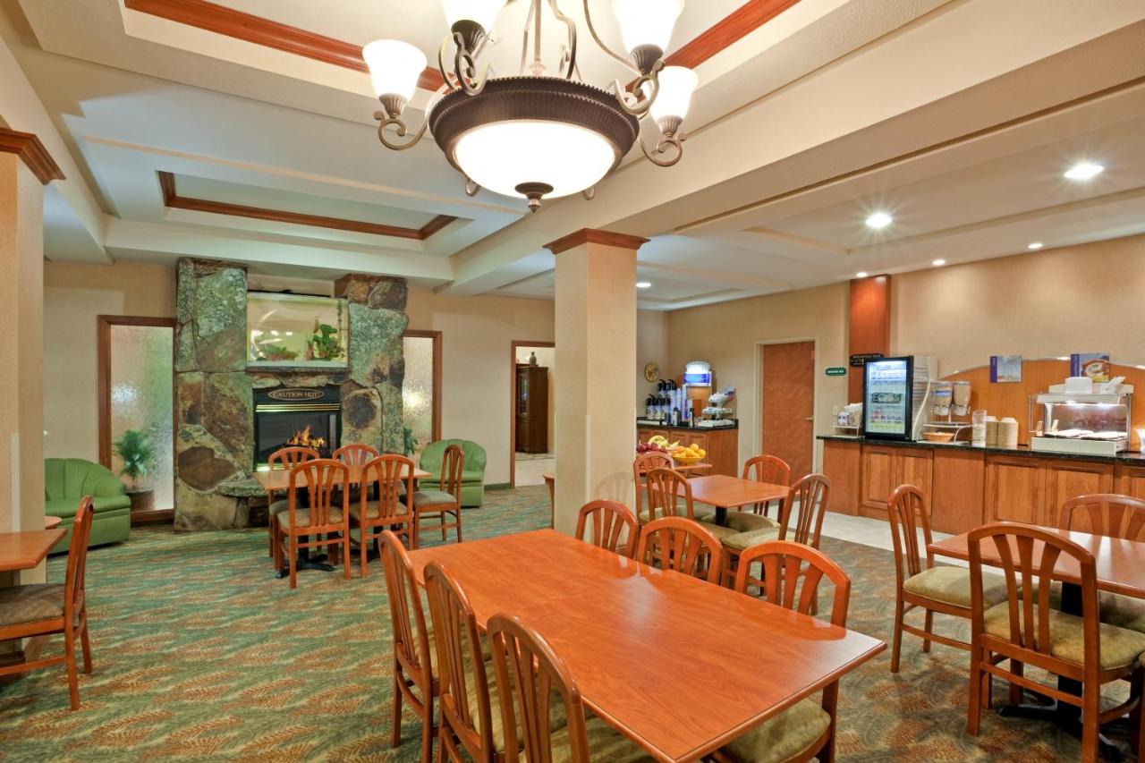  | Triple Play Resort Hotel & Suites