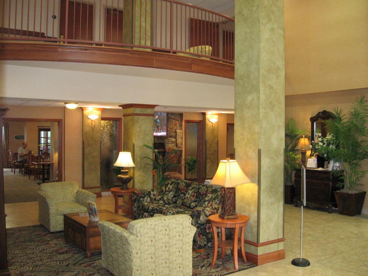  | Triple Play Resort Hotel & Suites