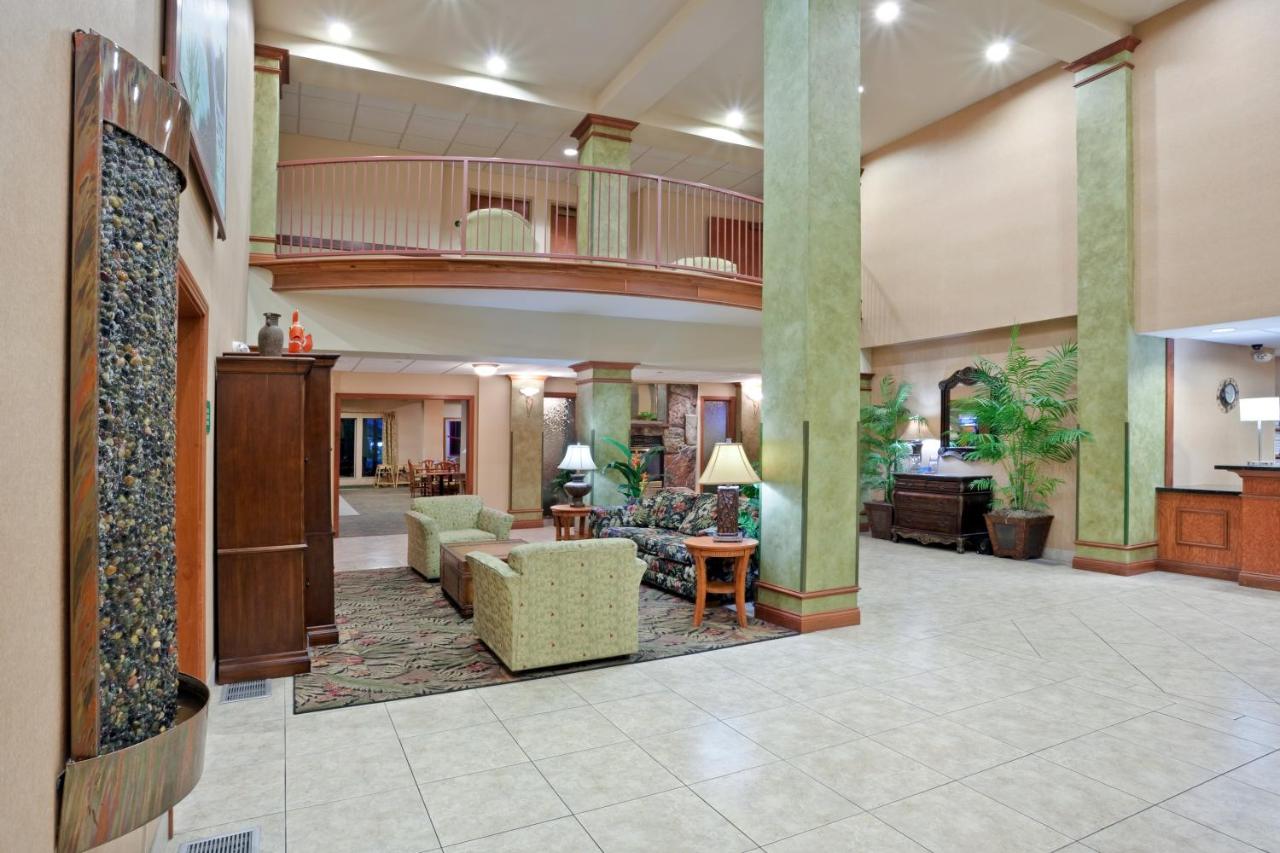  | Triple Play Resort Hotel & Suites