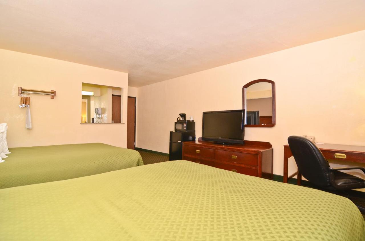 Queen Room with Balcony - Non-Smoking/2nd Floor at Quality Inn Wickenburg