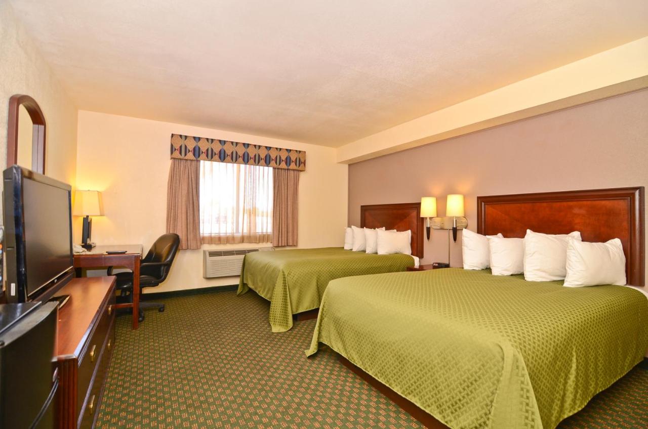 Queen Room with Balcony - Non-Smoking/2nd Floor at Quality Inn Wickenburg