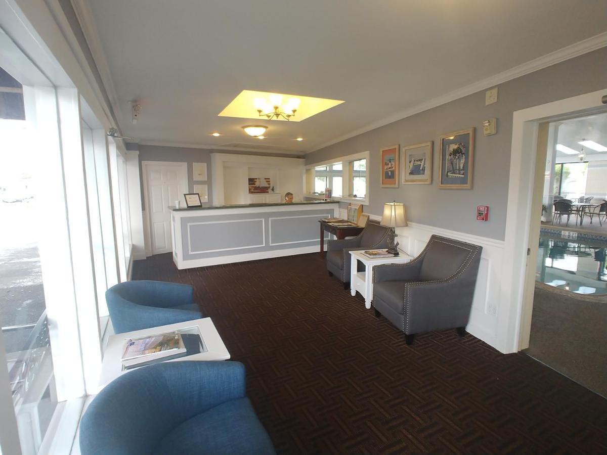 | Hyannis Travel Inn