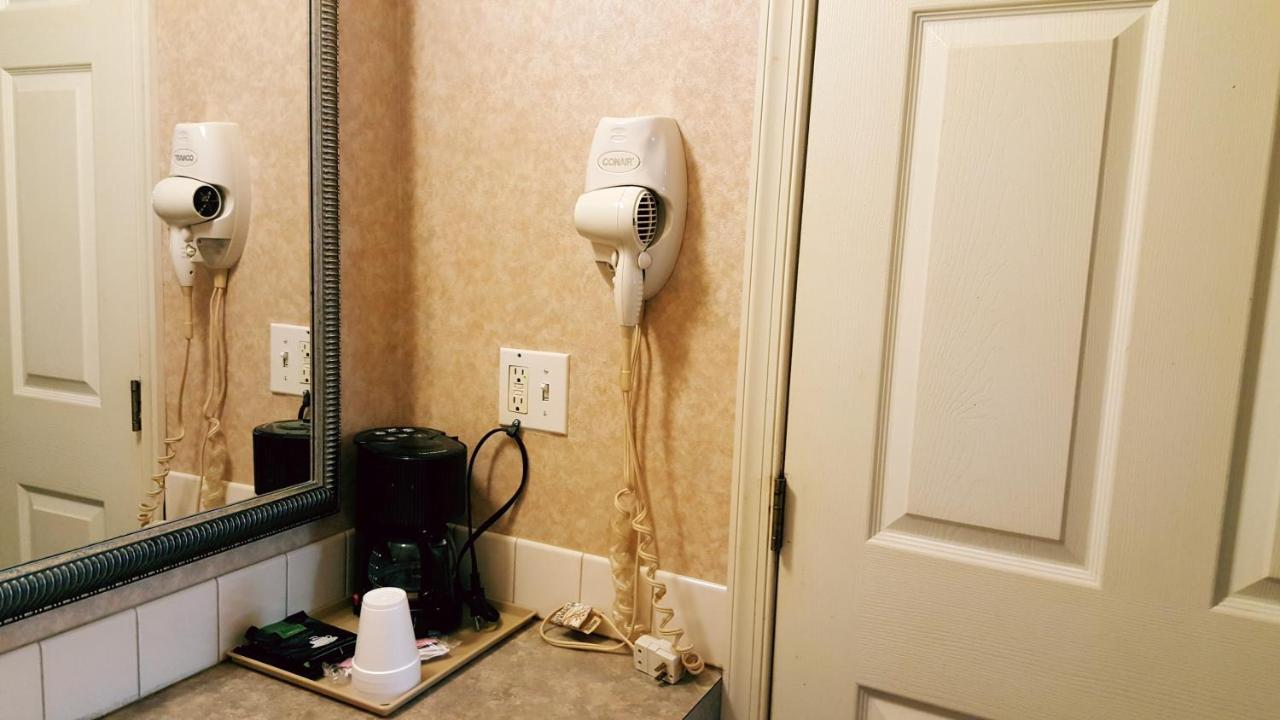 | Atrium Inn & Suites
