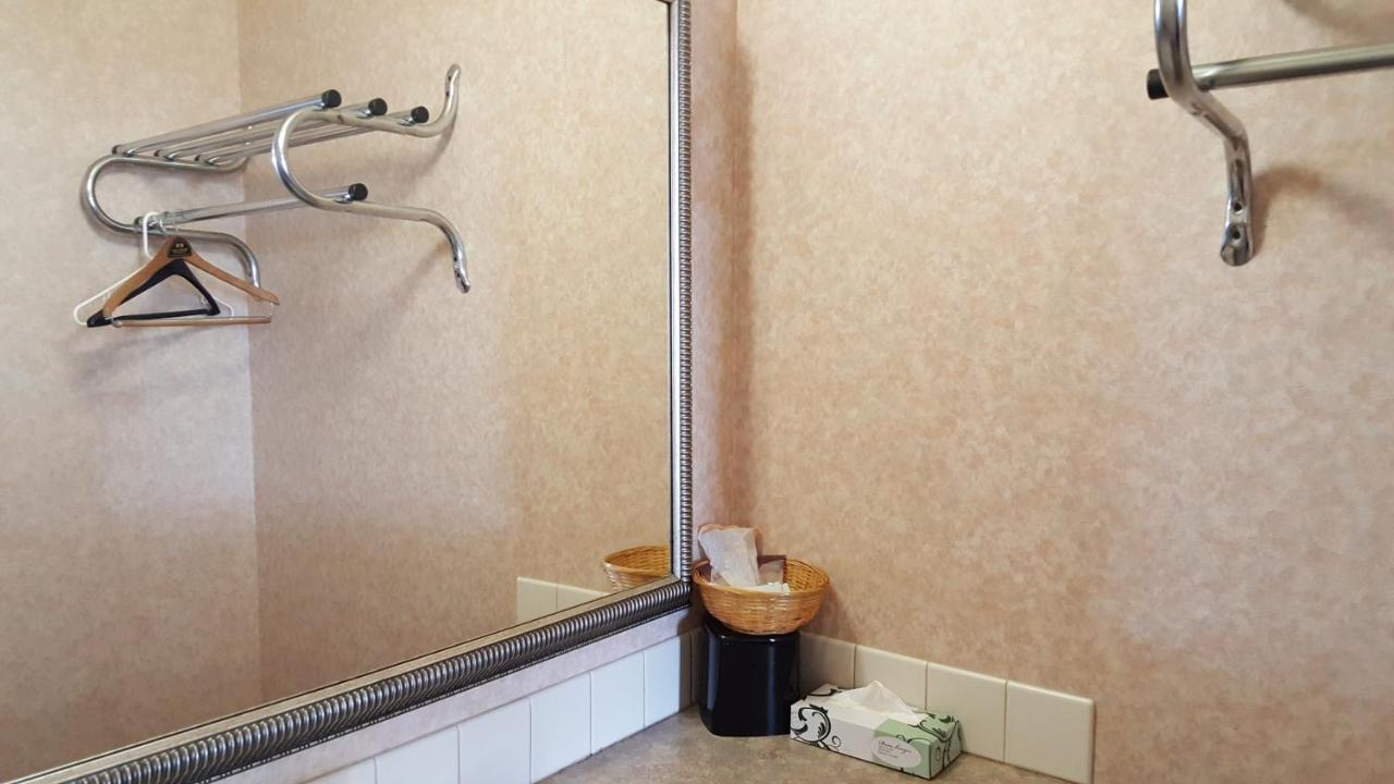 | Atrium Inn & Suites