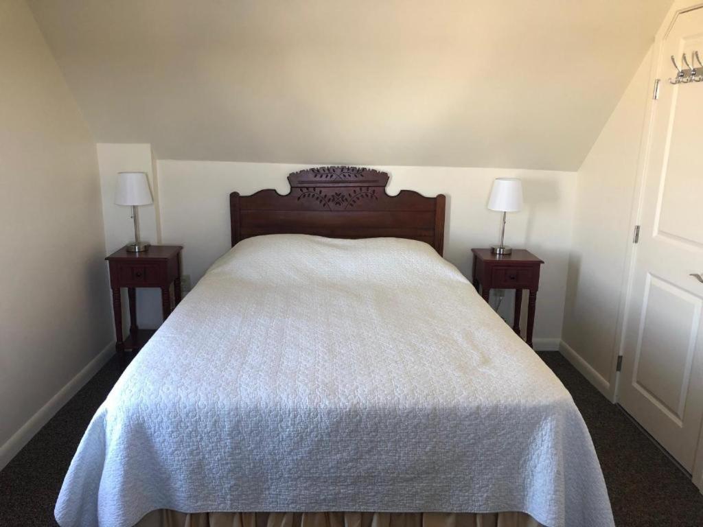 Queen Room at The Attleboro House