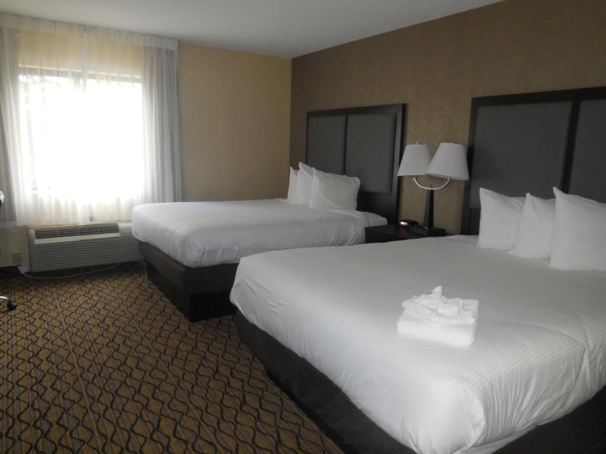 Deluxe Double Room with Two Double Beds - Non-Smoking at Baymont by Wyndham Bridgeport/Frankenmuth