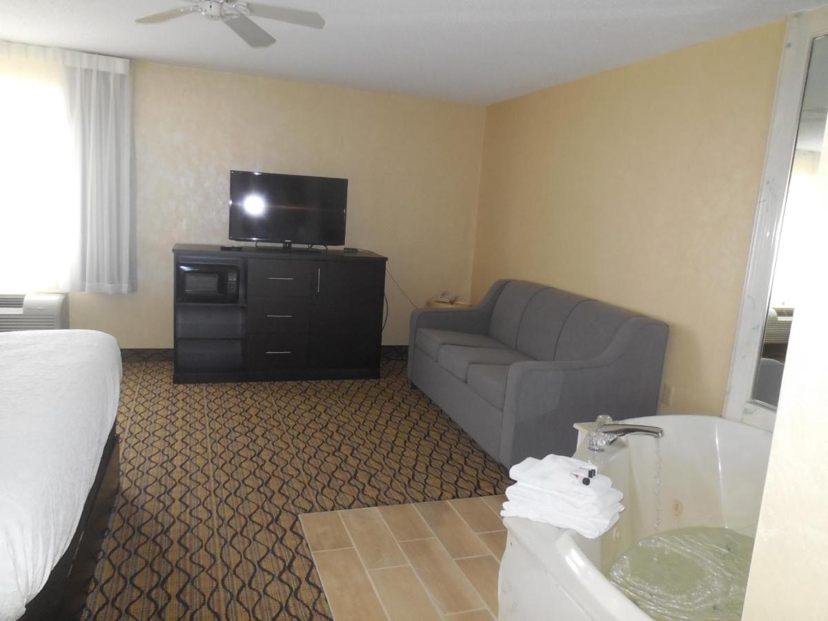 Deluxe King Studio Suite - Non-Smoking at Baymont by Wyndham Bridgeport/Frankenmuth