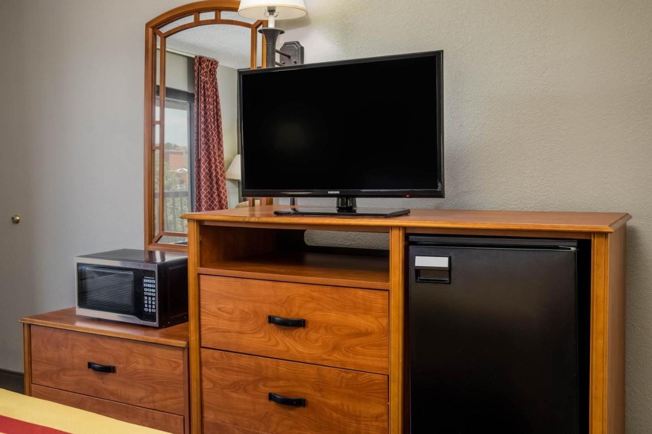 Double Room - Smoking at Days Inn by Wyndham Wilson