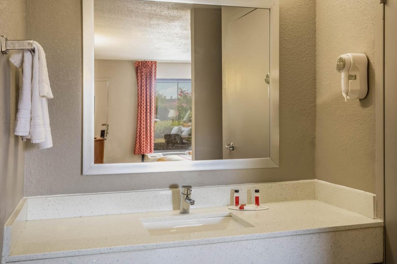 Double Room - Smoking at Days Inn by Wyndham Wilson